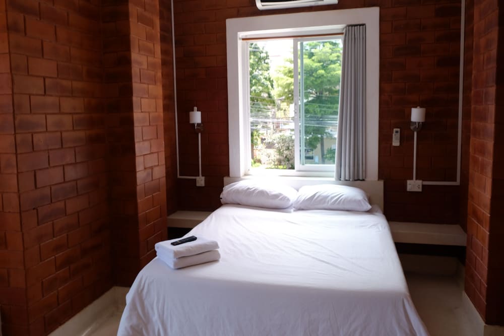 Changsova Hotel 24/36