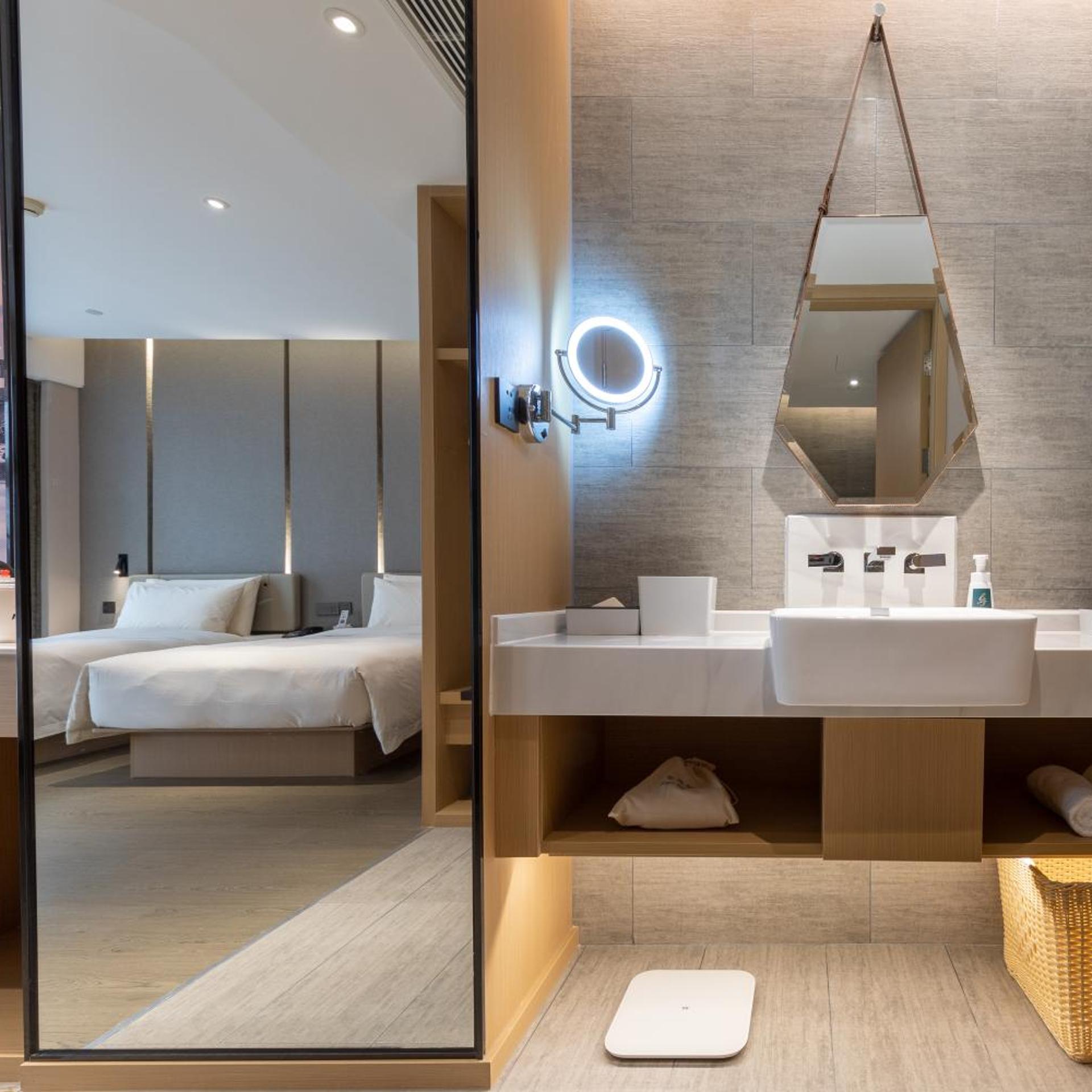 Atour Hotel (Xiamen Jimei Lake Business Center) 49/55