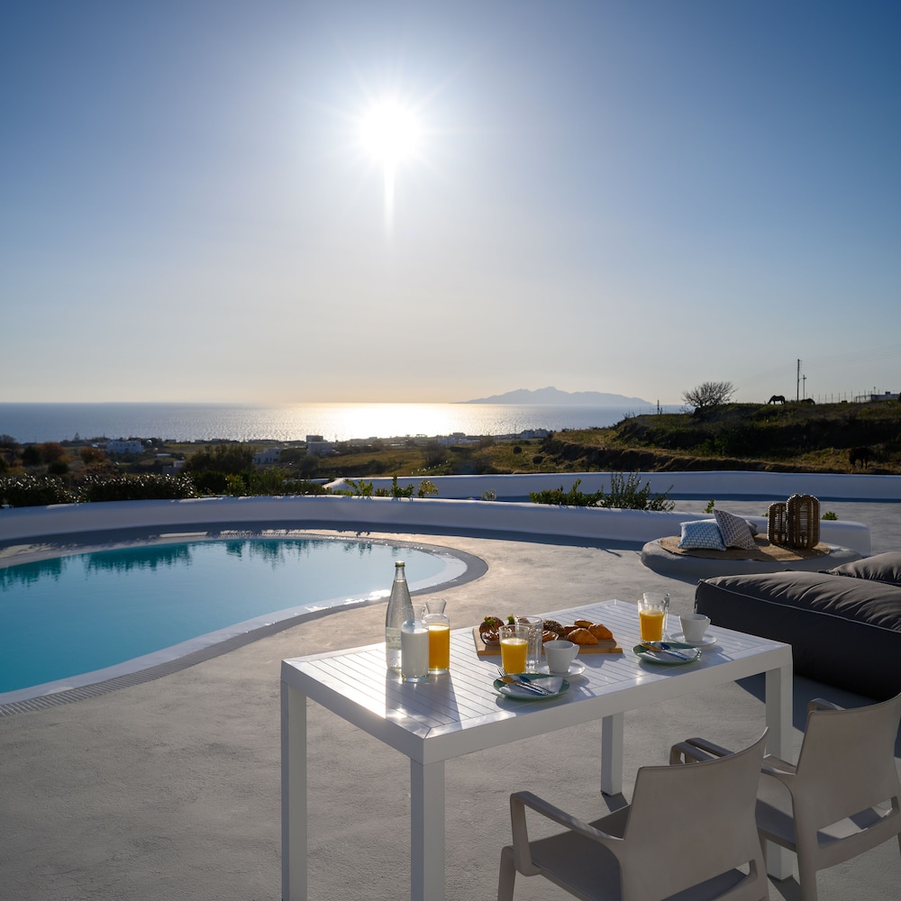 Este Luxury Suites 64/78