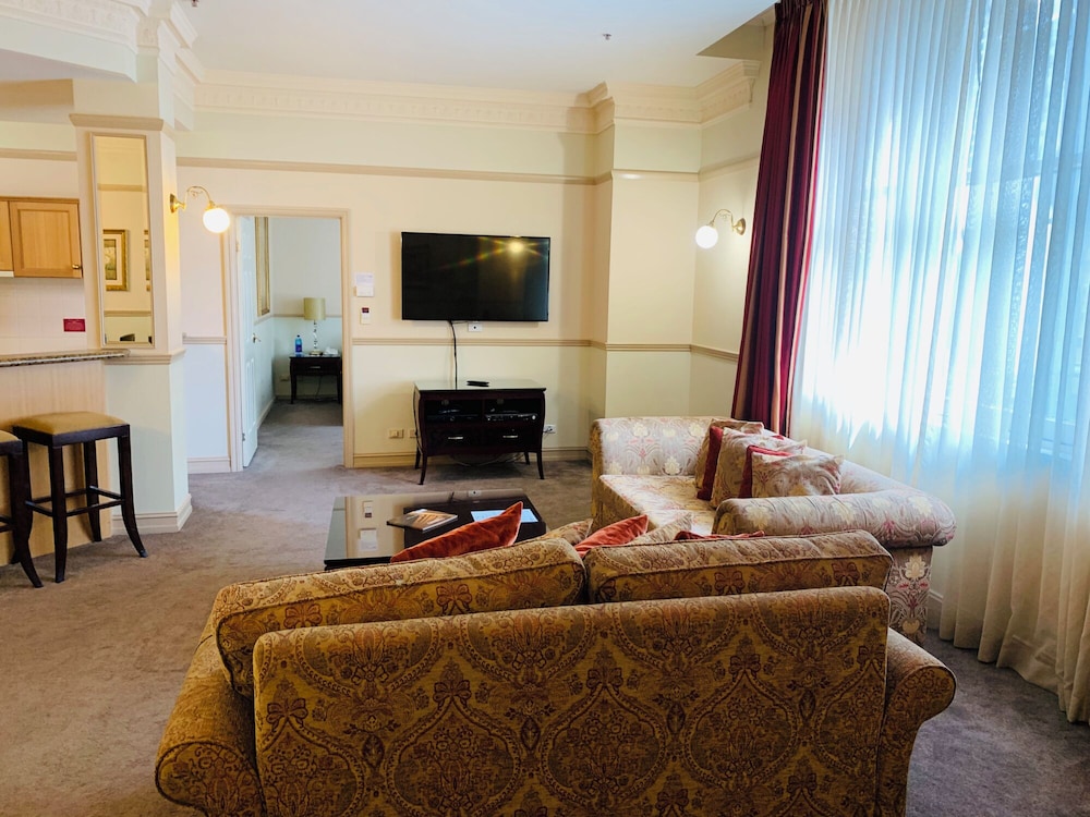 Royal Albert Hotel 58/75