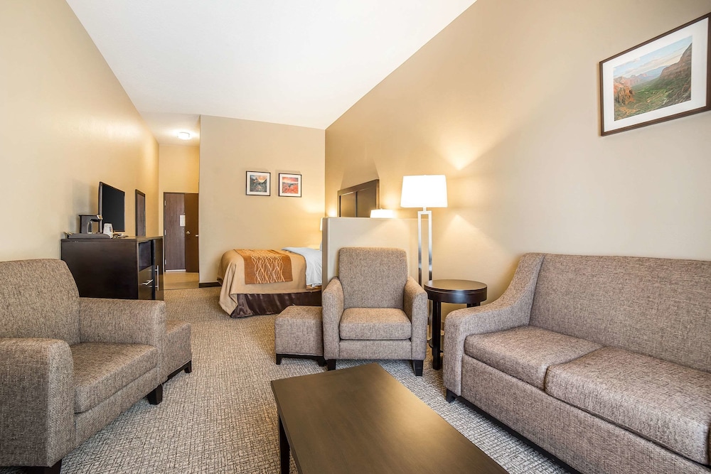Comfort Inn and Suites Vernal National Monument Area 32/42