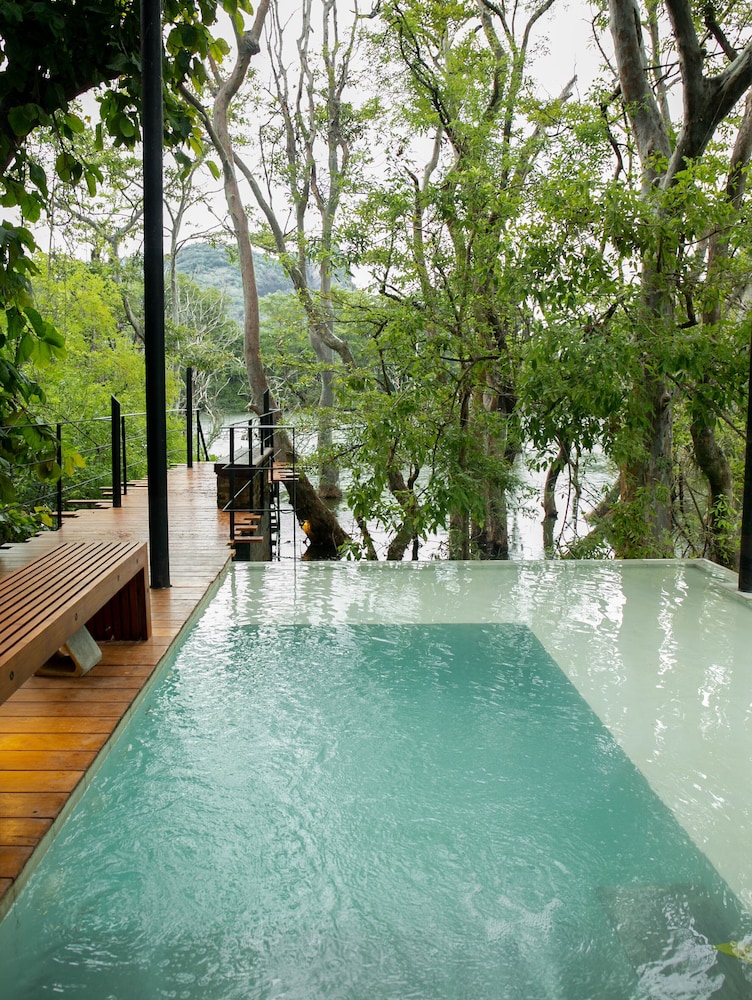 Kalundewa Retreat 55/65