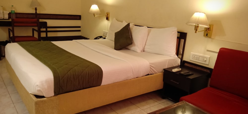 Hotel Poonja International 6/18