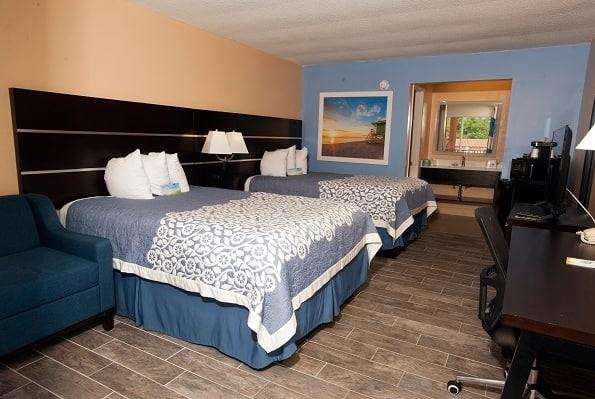 Days Inn by Wyndham Fort Myers Springs Resort 15/43