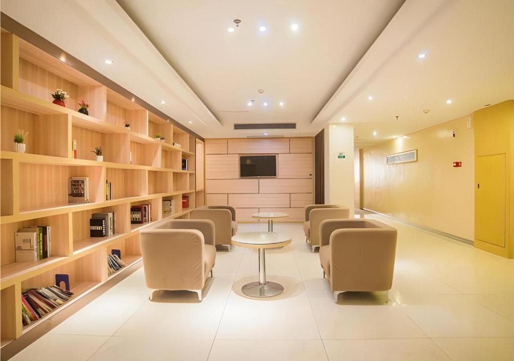 City Comfort Inn (Liuzhou Wanda Plaza) 35/54