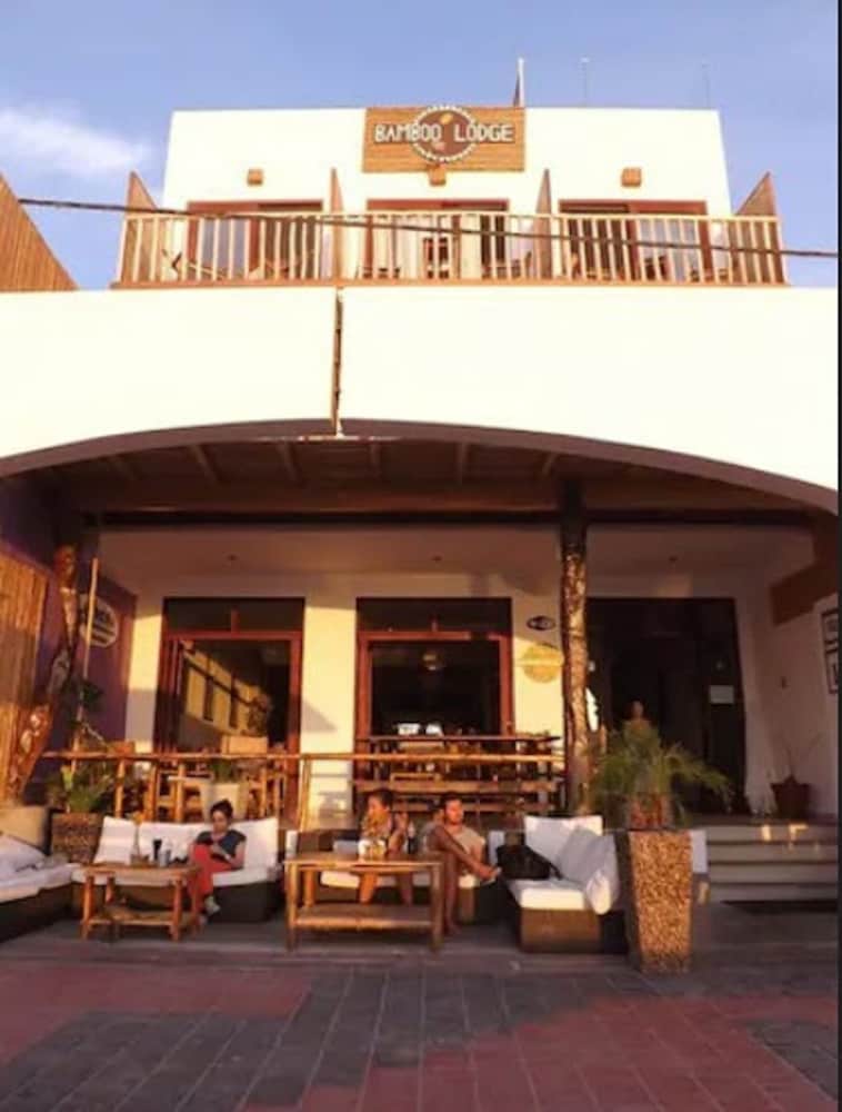 BAMBOO LODGE PARACAS 2/52