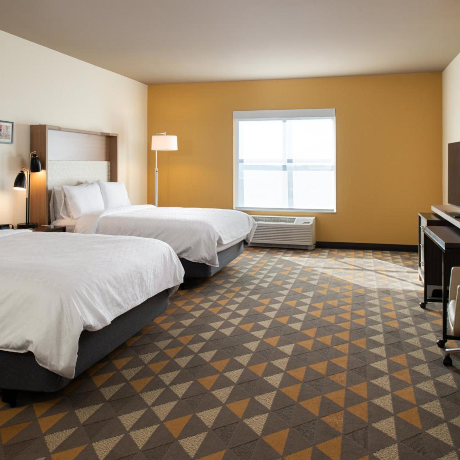 غرفة قياسية بسريرين كوين بحوض استحمام لذوي الإعاقة، Holiday Inn Suites Idaho Falls 6/9
