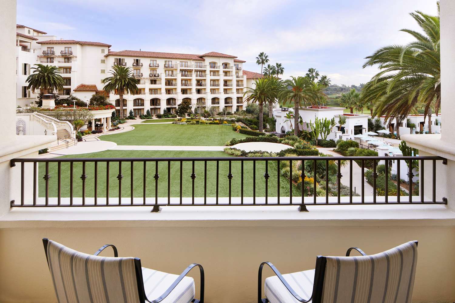 Deluxe, Studio, King Bed, Resort View