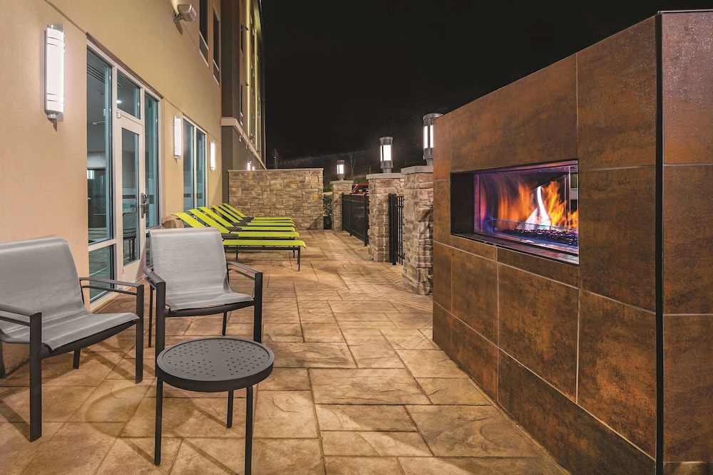 La Quinta Inn Suites By Wyndham Cleveland Tn 12/45