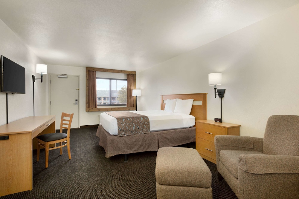 Travelodge by Wyndham Belen 14/30