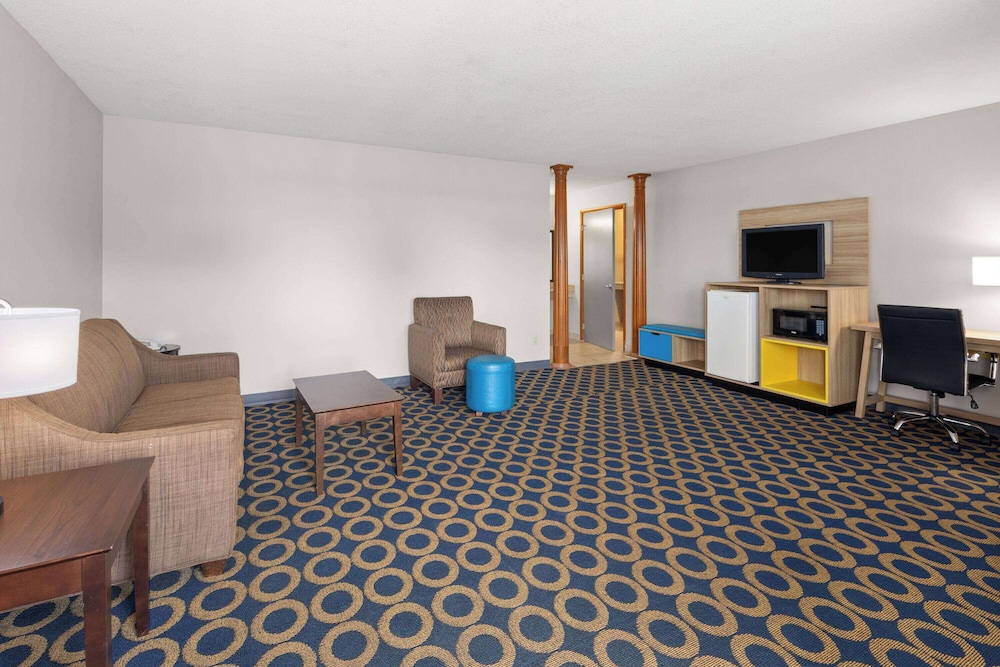 Days Inn by Wyndham Wauseon 36/49