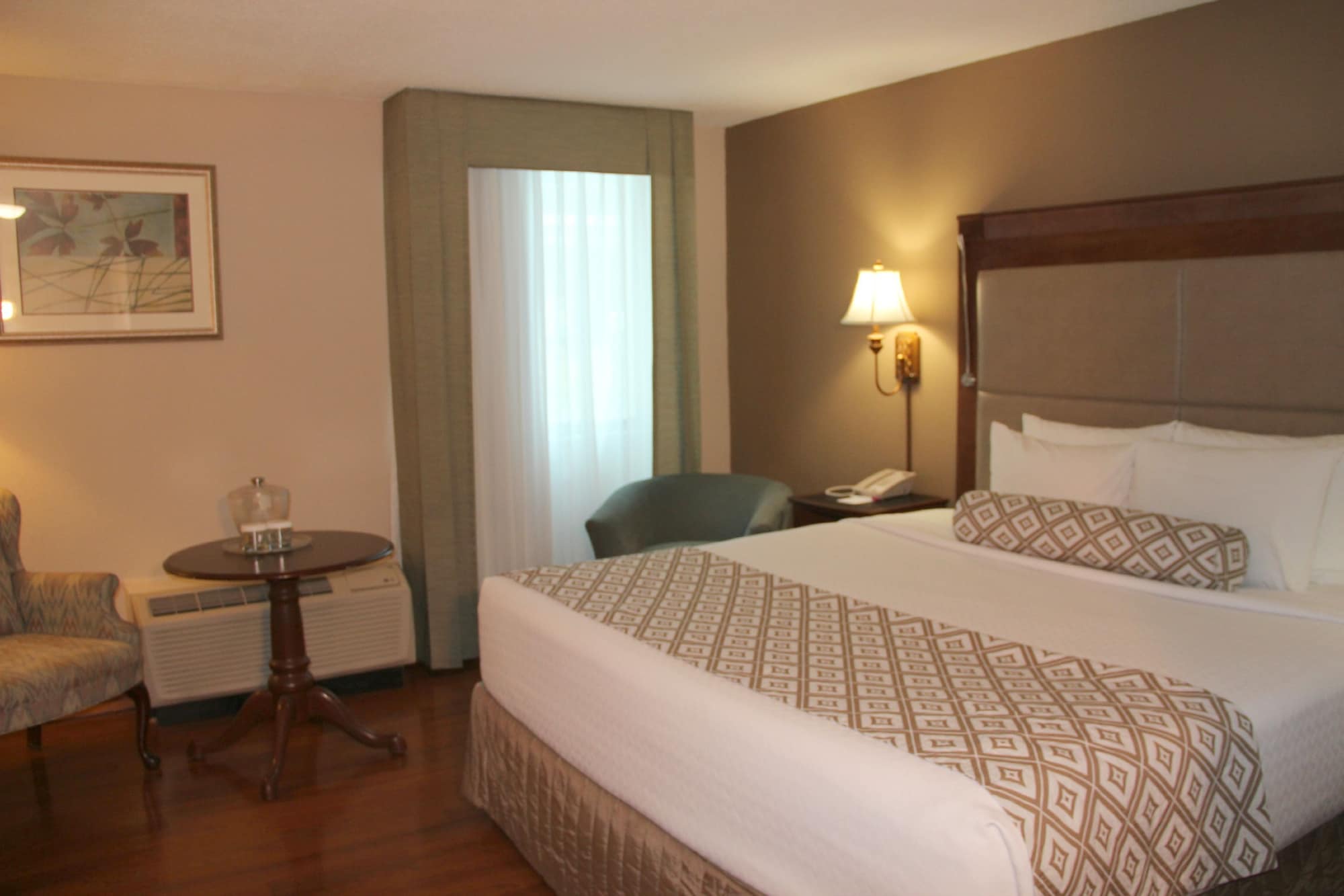 STANDARD, QUEEN BED