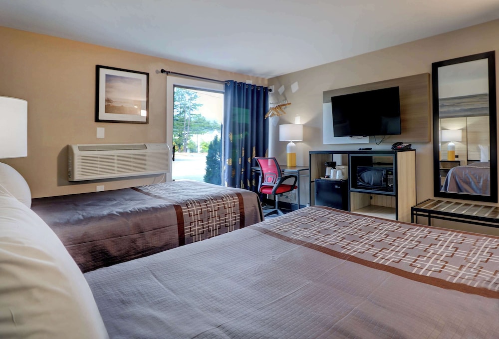 Yankee Clipper Inn, SureStay Collection by Best Western 24/50