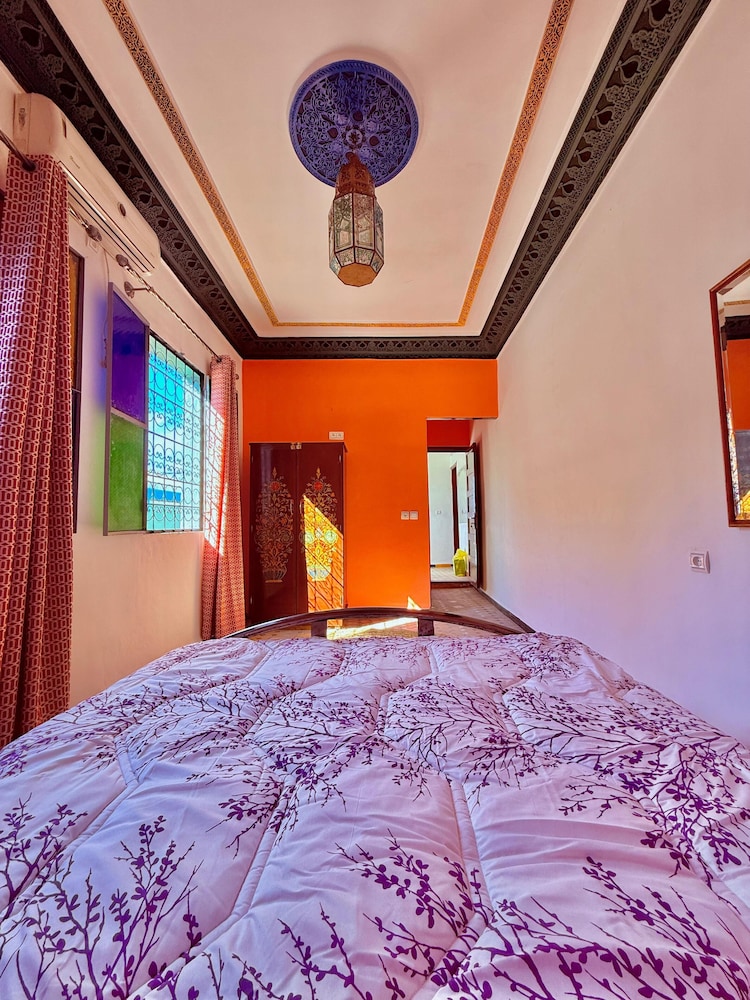 Room, Queen Bed, Rose View