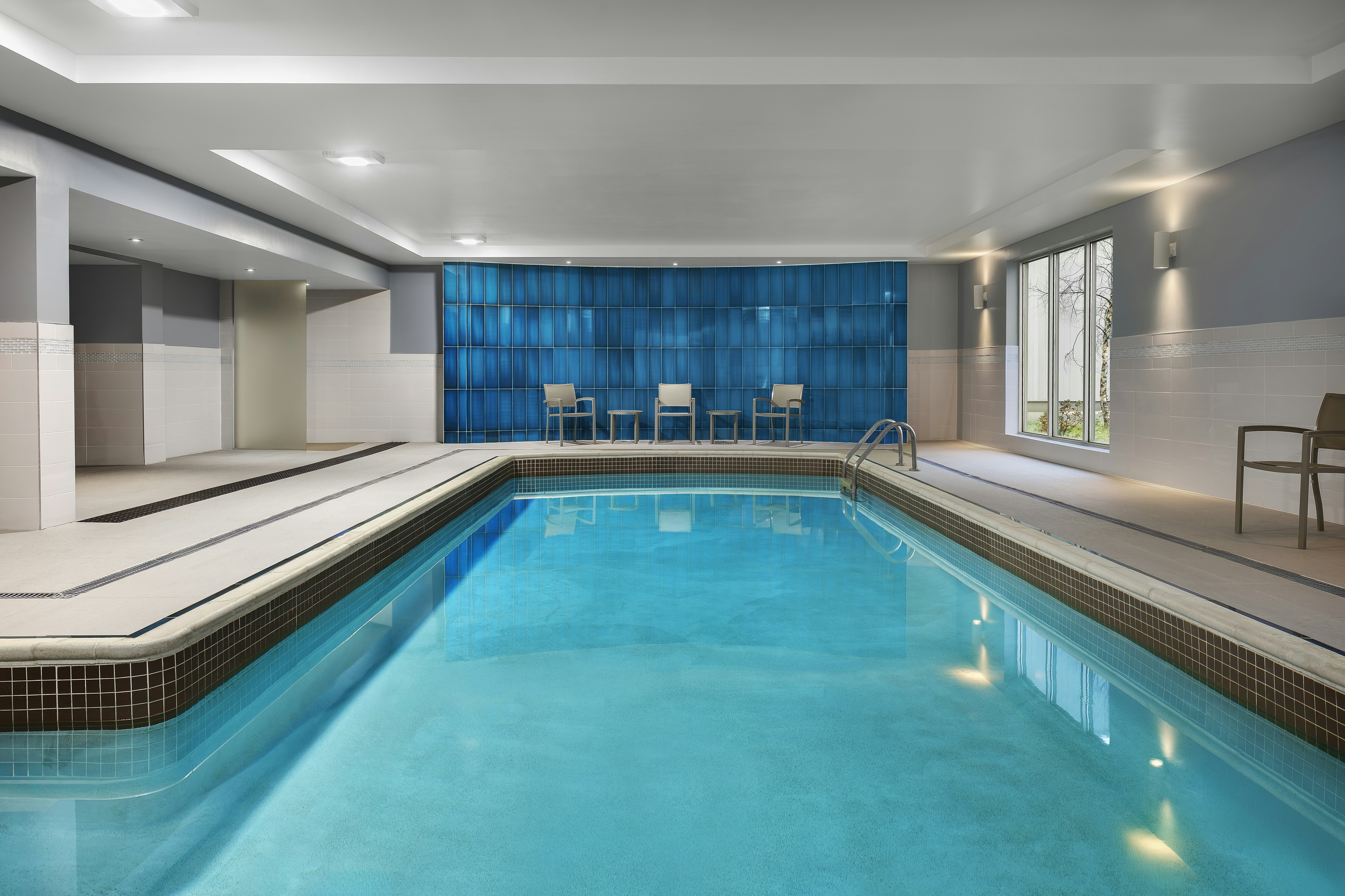 Holiday Inn Express Suites Chatham South 36/75