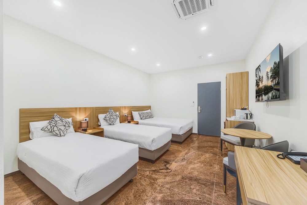 Superior, Family, Queen and Twin Beds, WM Hotel Bankstown 2/4