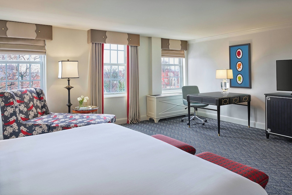 DELUXE, KING BED, ACCESSIBLE