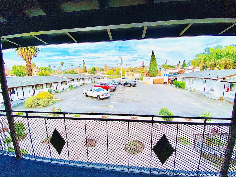 Casa Blanca Inn & Suites 37/67