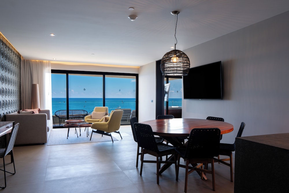 The Fives Oceanfront Puerto Morelos 60/71