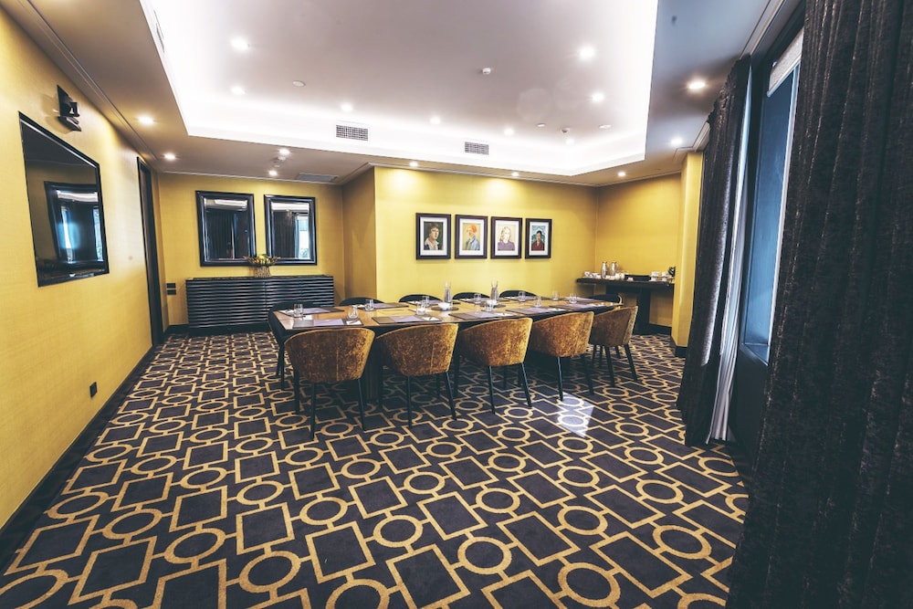 Bolton Hotel 43/75