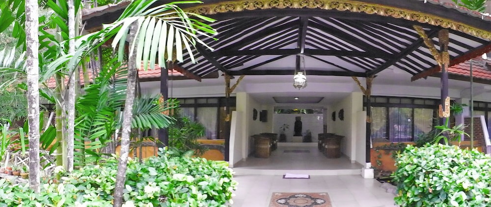Palm Beach Hotel Bali 4/38
