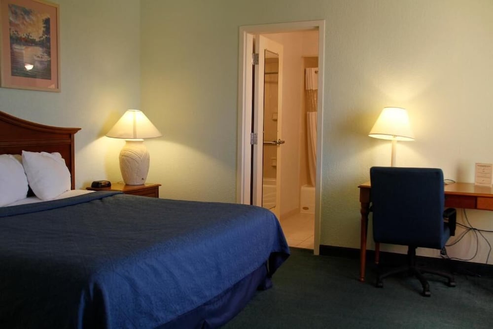 Cocoa Beach Suites 8/33