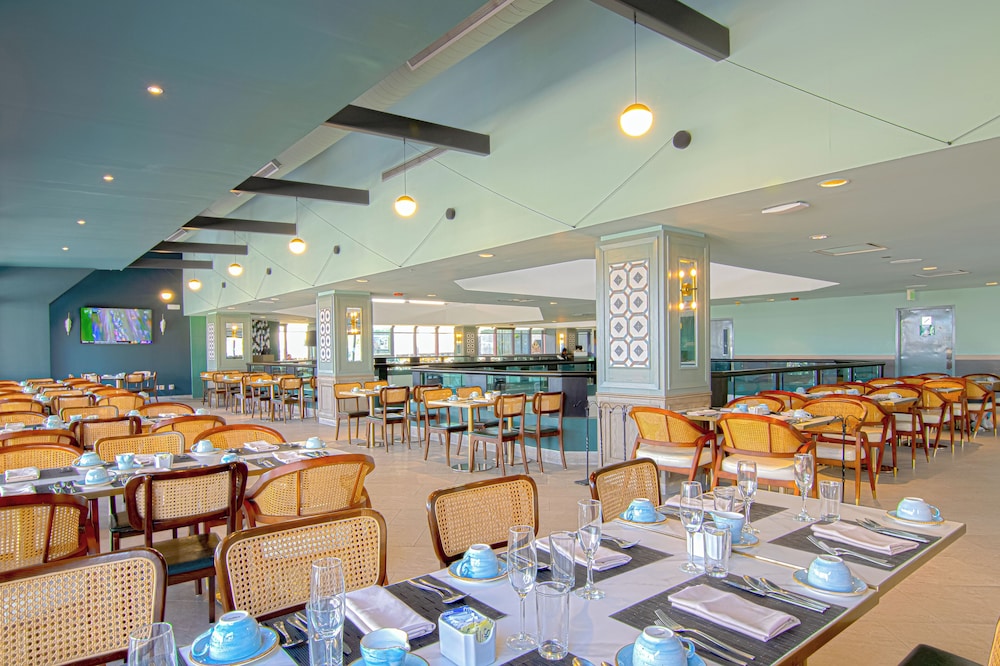 Grand Hotel Tijuana 60/77