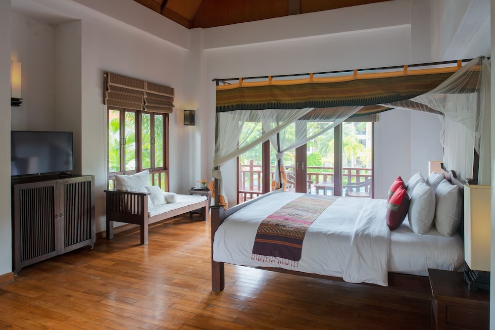 POOL VIEW SUITE ROOM