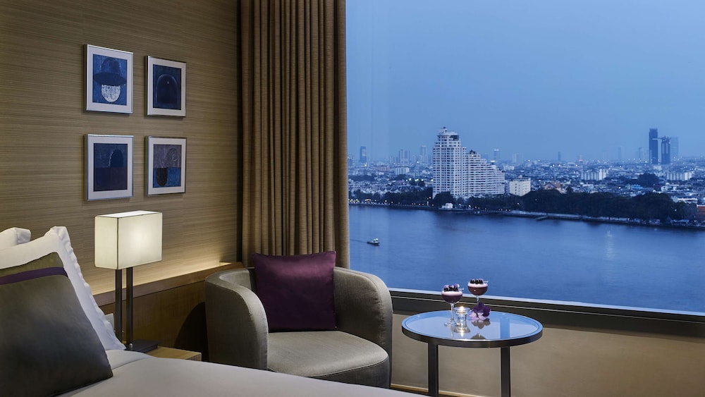 Avani Riverside Bangkok Hotel 57/72