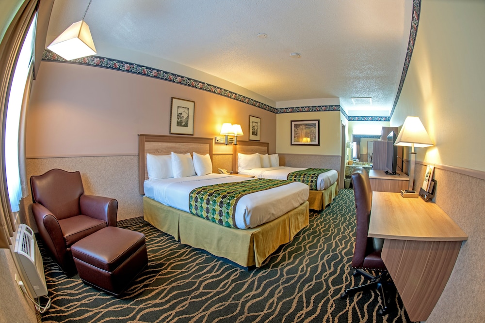 DELUXE, 2 QUEEN BEDS