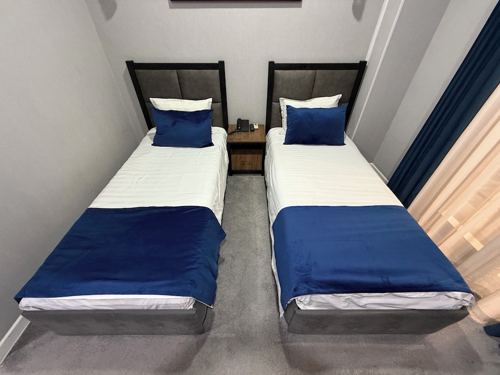 MERCI HOTEL 20/36