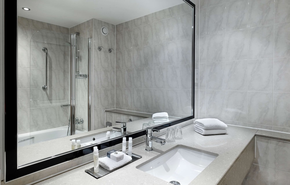 Doubletree By Hilton Hotel Woking 17/55
