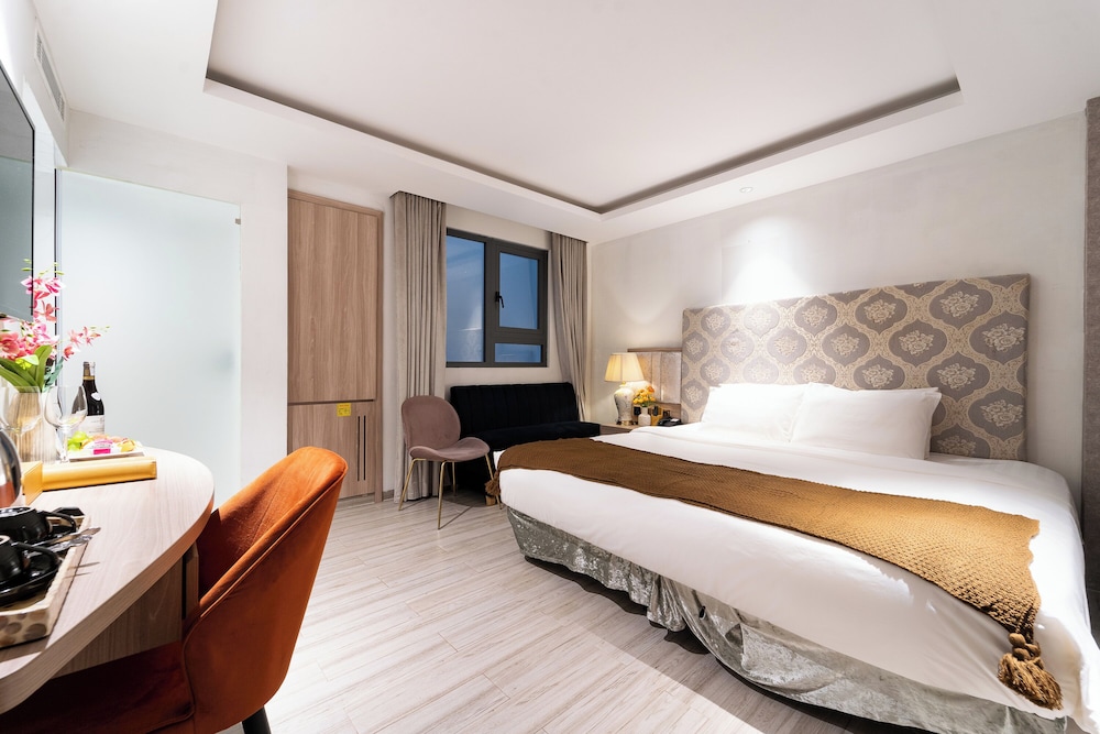 Inner, Deluxe, King Bed, with View, Bathtub