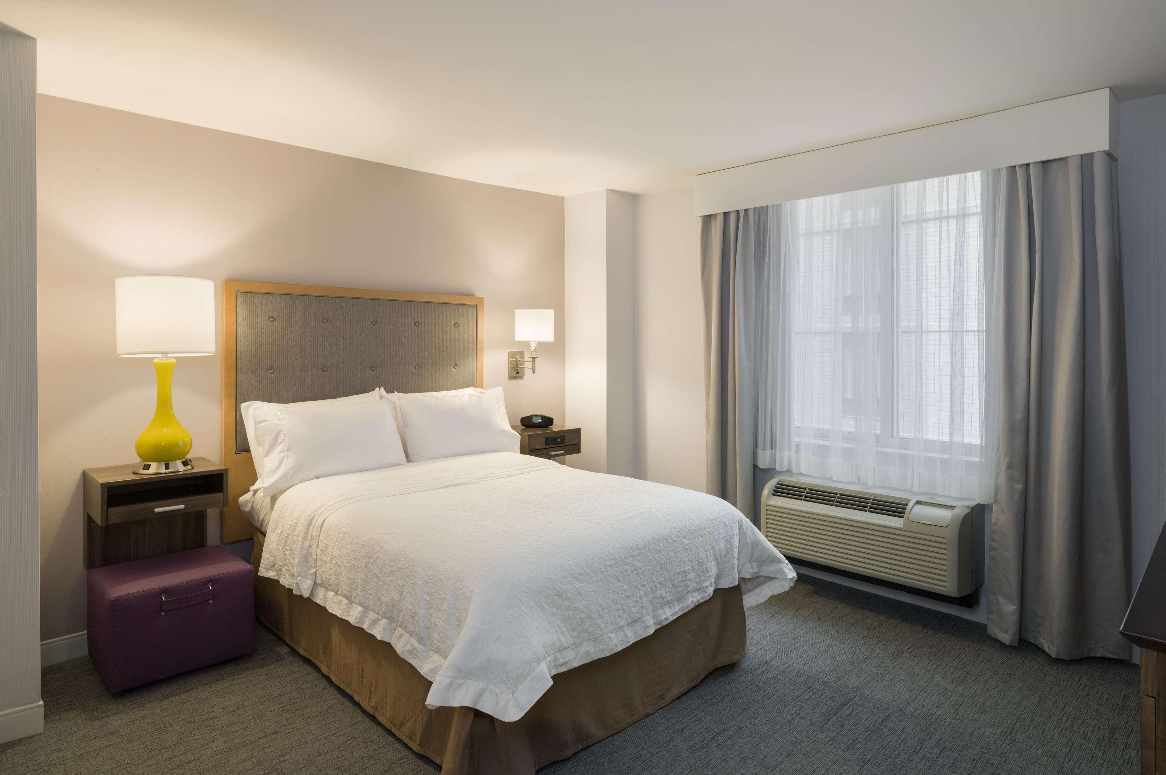 ROOM, QUEEN BED, ACCESSIBLE