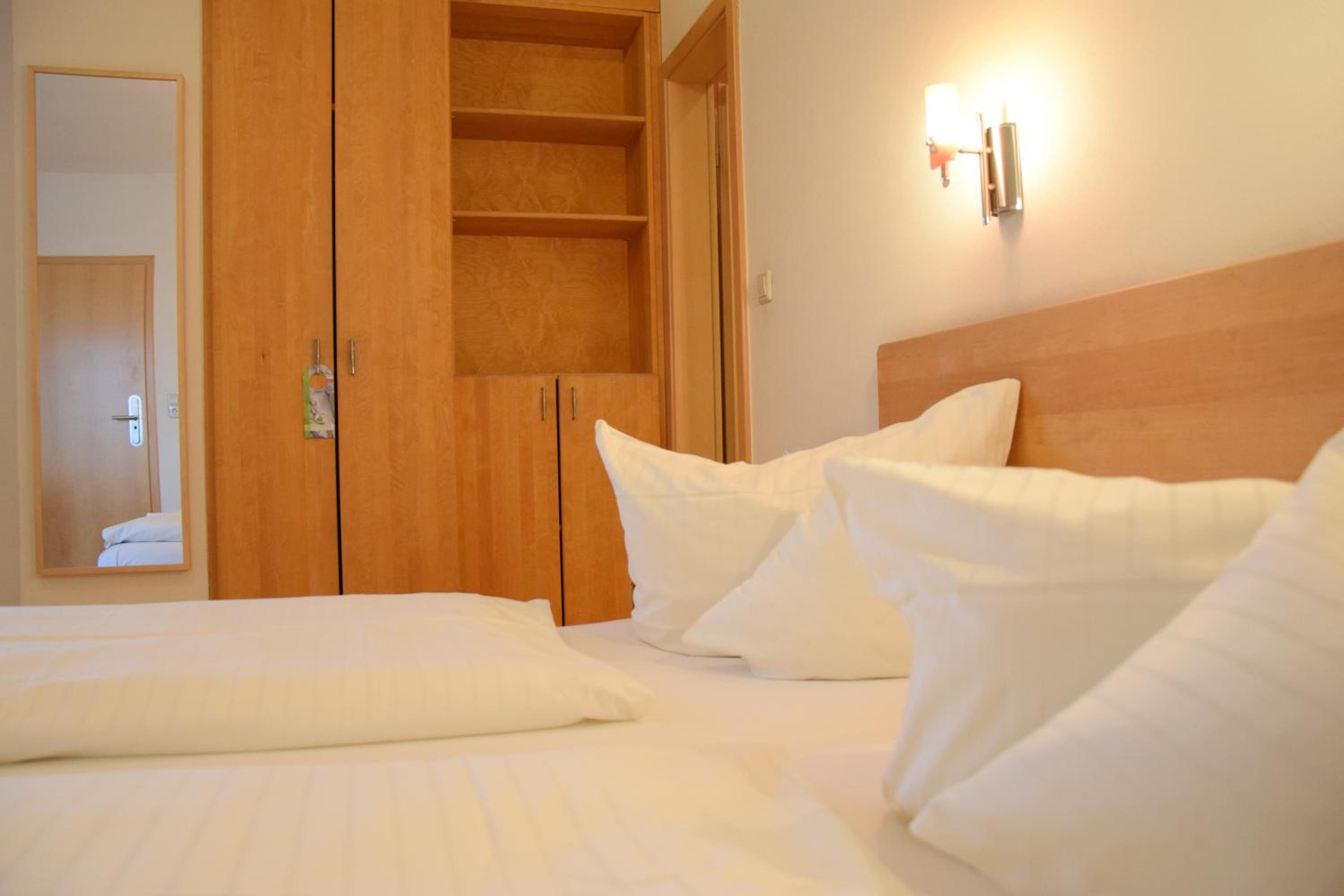 Room, Quadruple