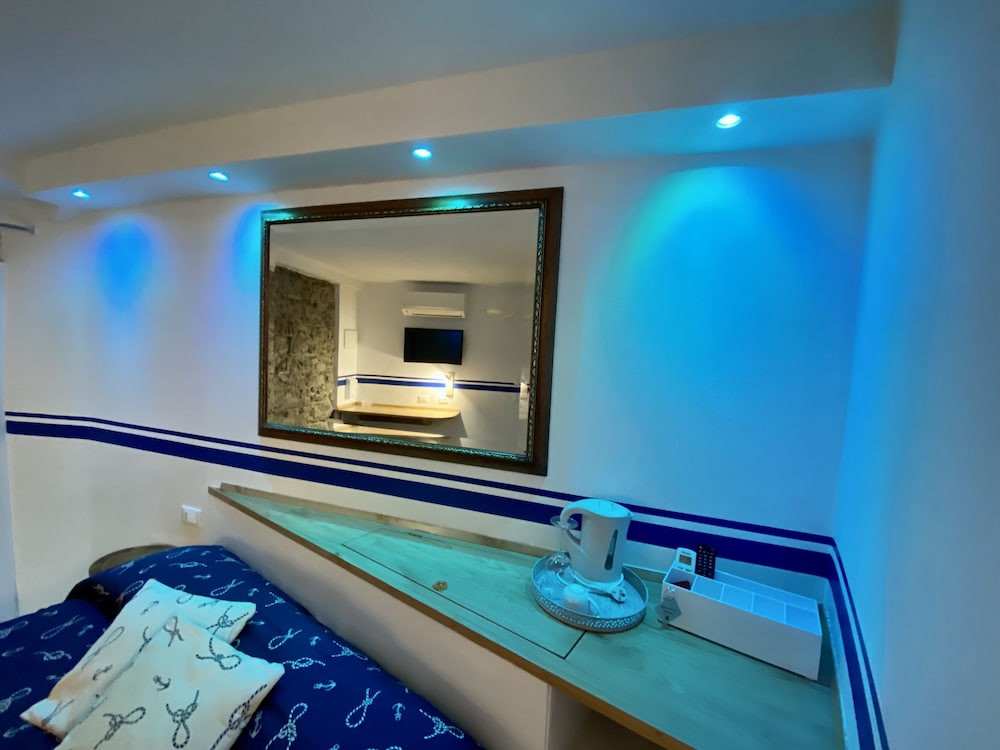 Giovanni Rooms Manarola 23/49