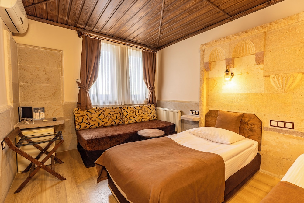 Ciner Hotel 18/50
