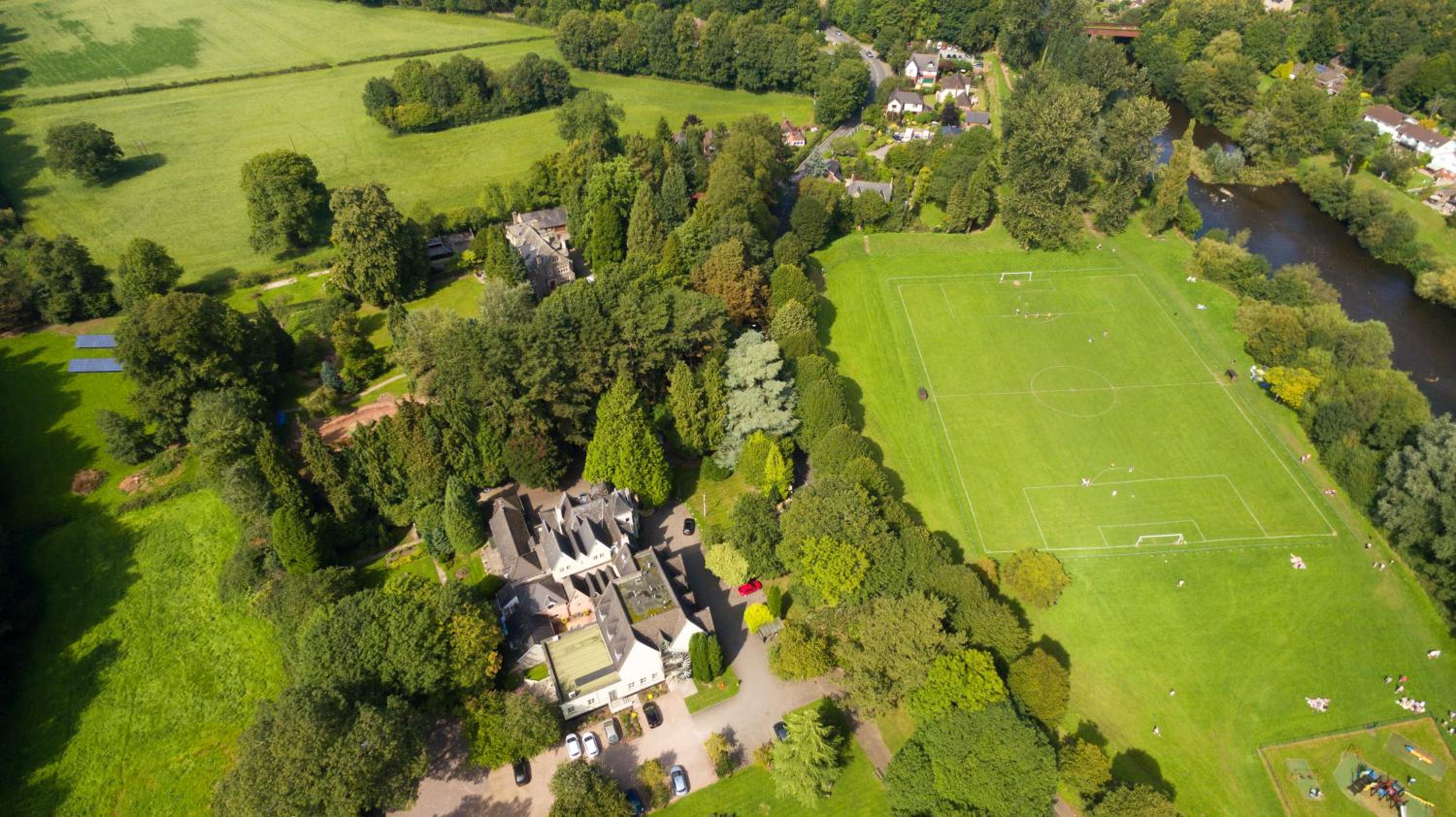 The Glen Yr Afon House Hotel 52/61