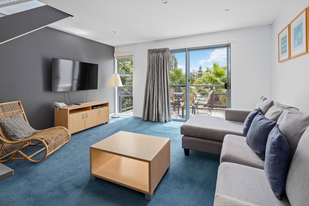 Corrigans Cove 30/42