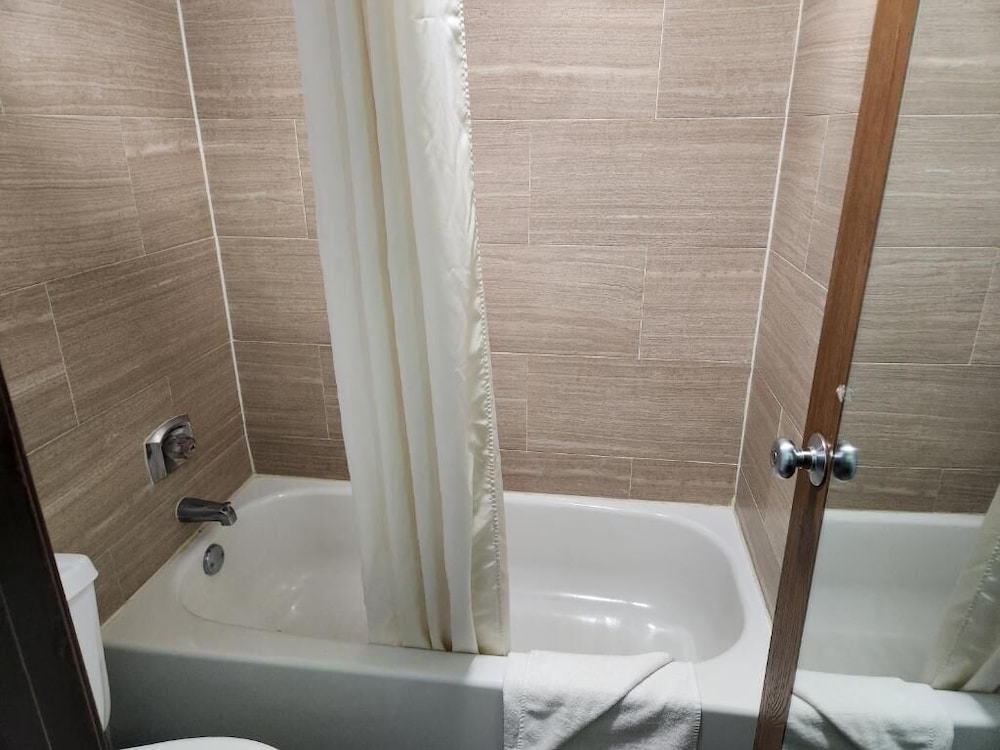 Stillwater Inn Suites 49/50