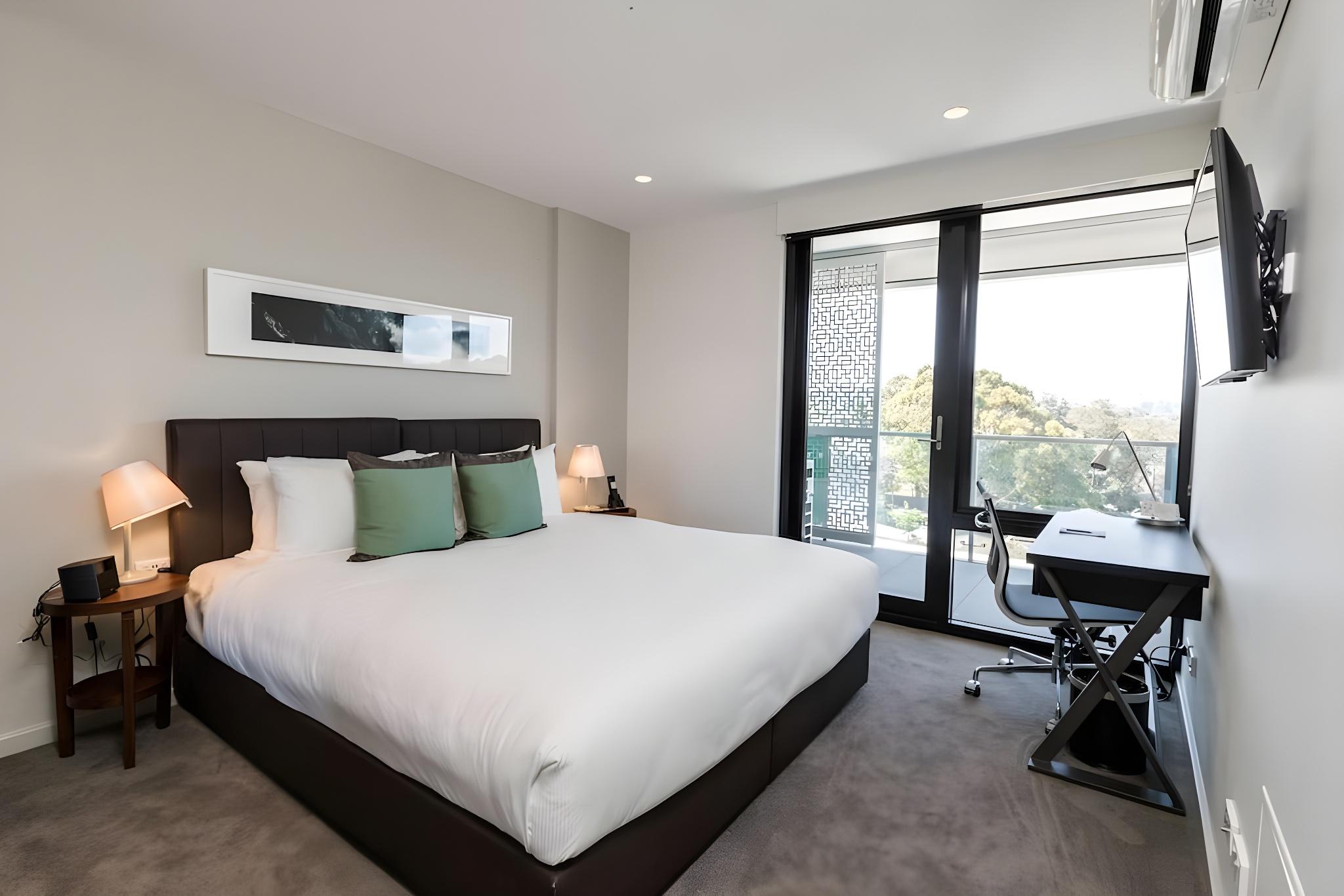 2 Bedrooms, Study, Suite, Balcony
