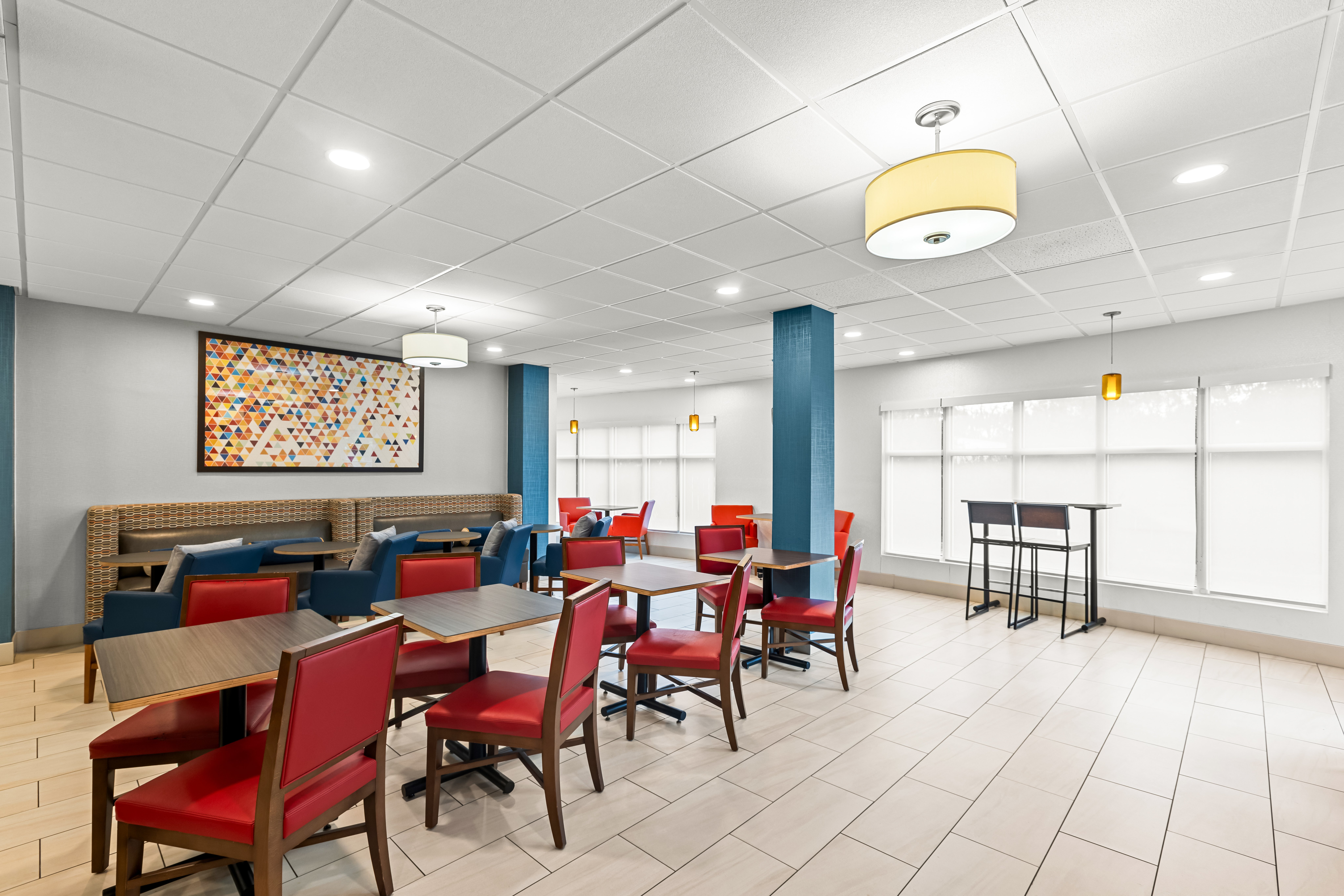 Holiday Inn Express Hotel Suites Savannah Midtown 49/81