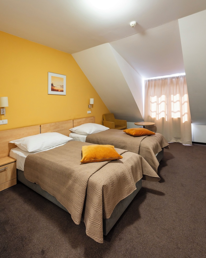 Hotel Chvalska Tvrz 27/68