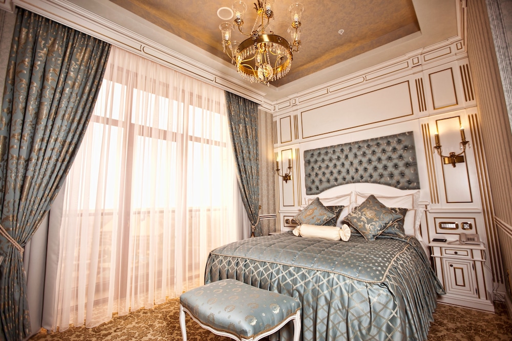 PRESIDENTIAL, SUITE