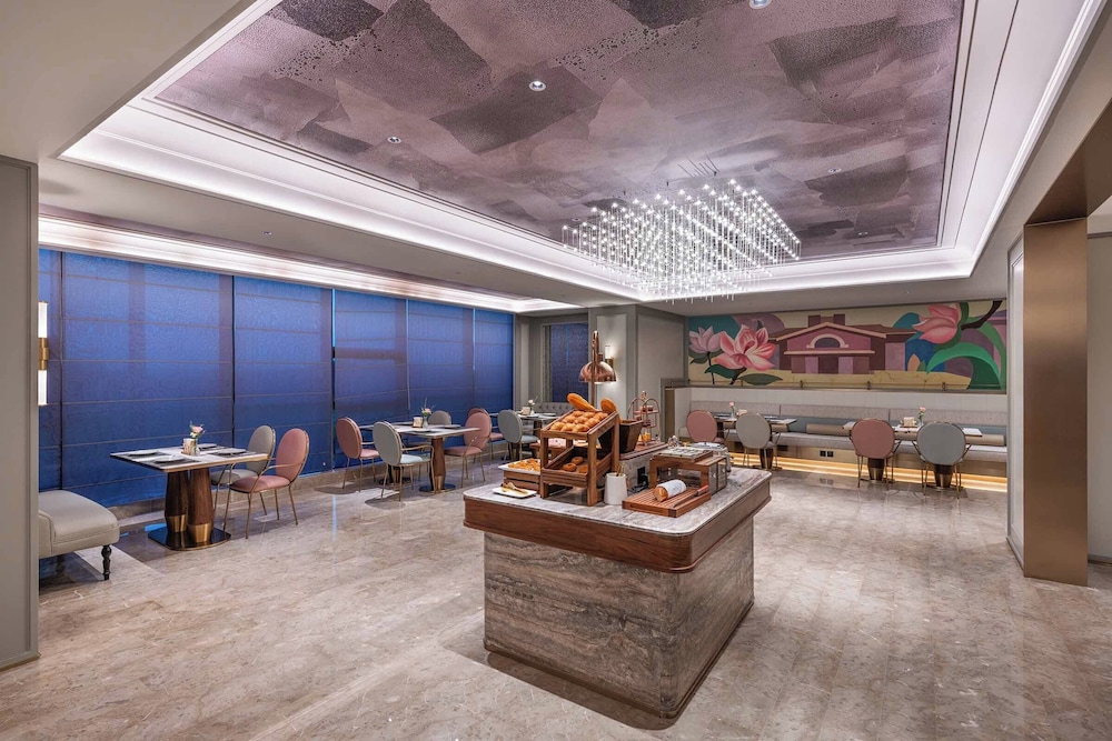 Mercure Nantong Suxitong Riverside 27/42