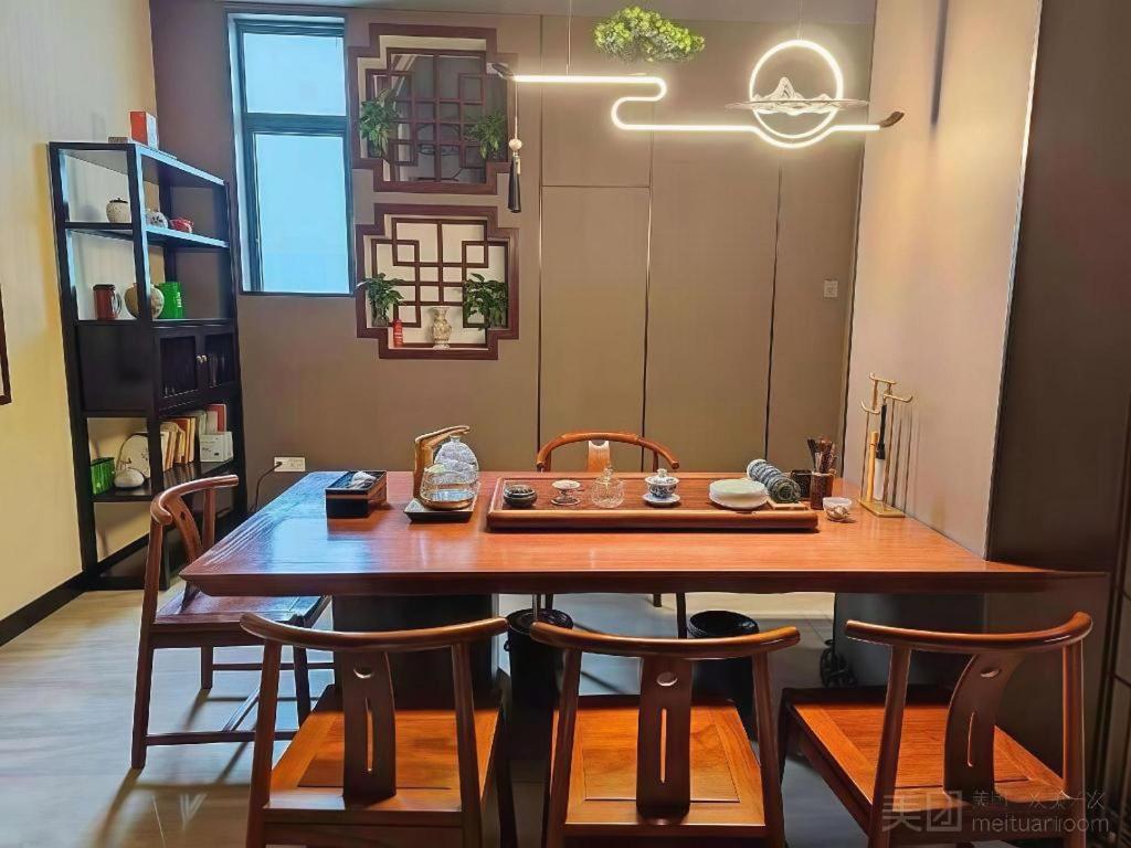 Vienna Hotel (Shenzhen Qinghu Metro Station) 44/54