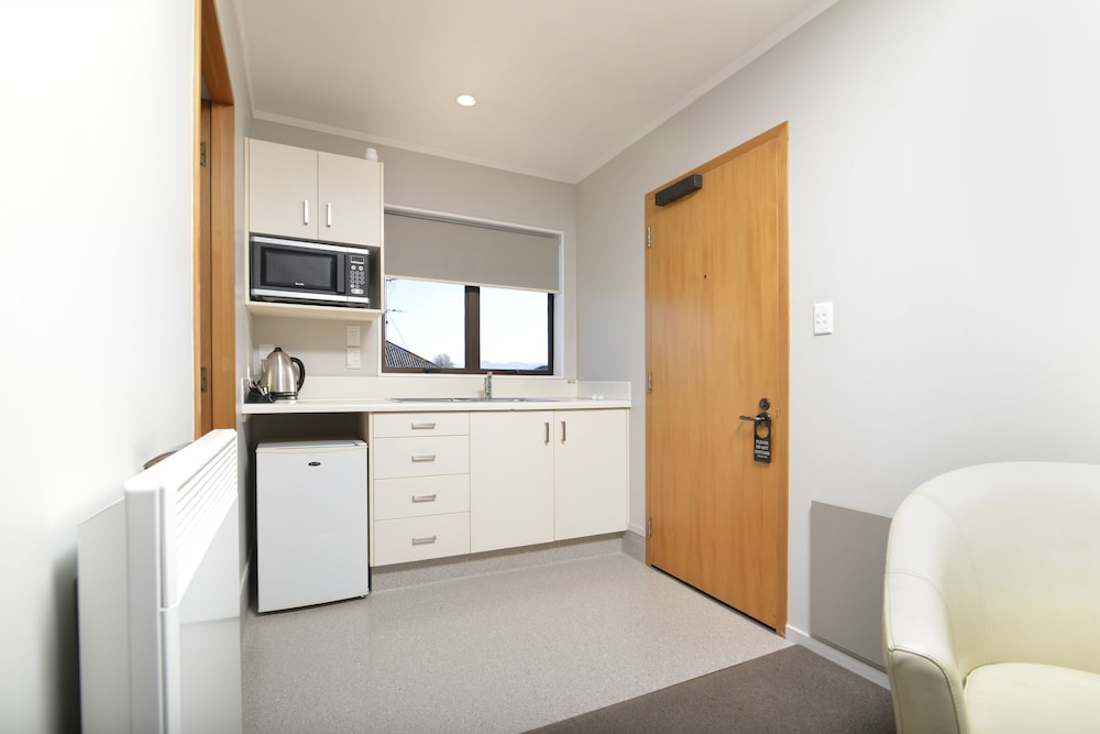 Knightsbridge Court Motor Lodge 24/37