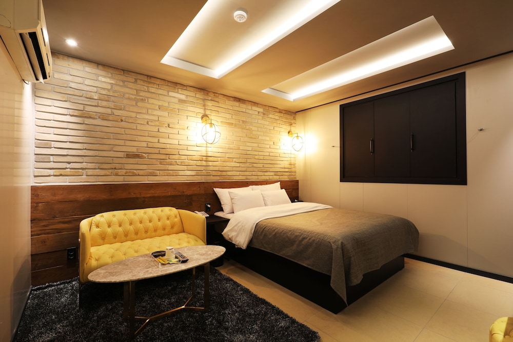 Rainbow Hotel 写真2