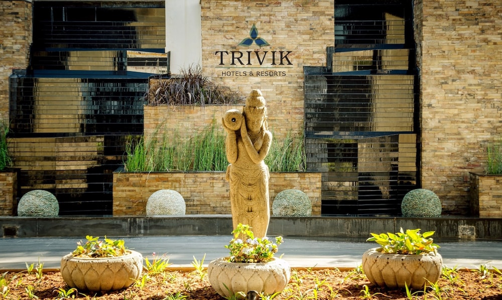 Trivik Chikmagalur 6/50
