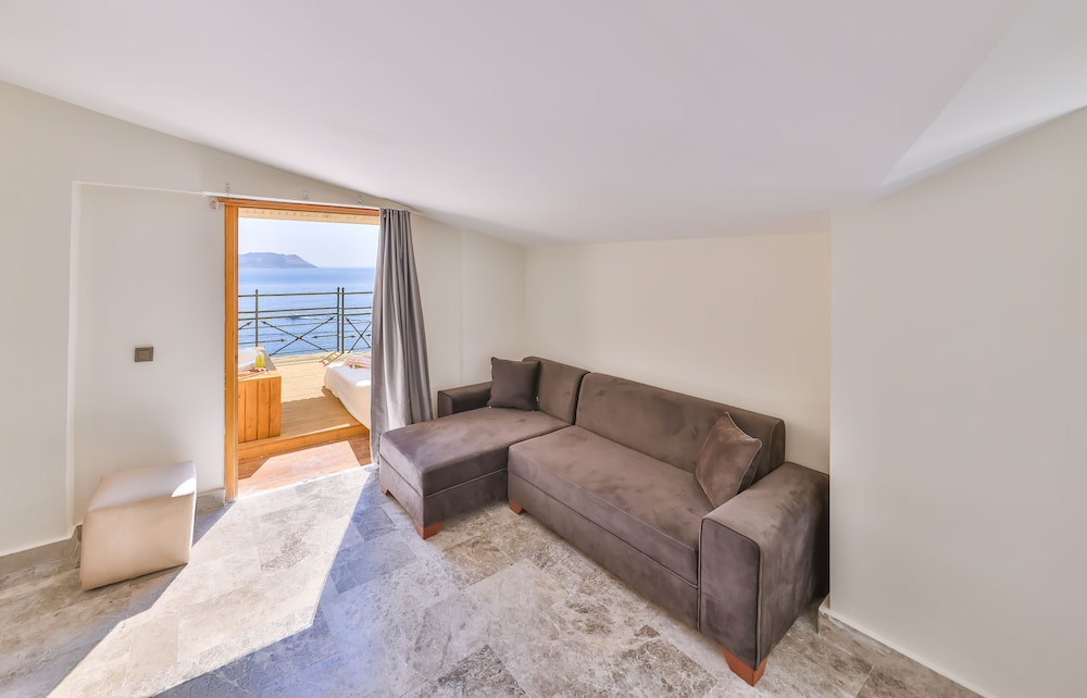 Hera Hotel 46/70